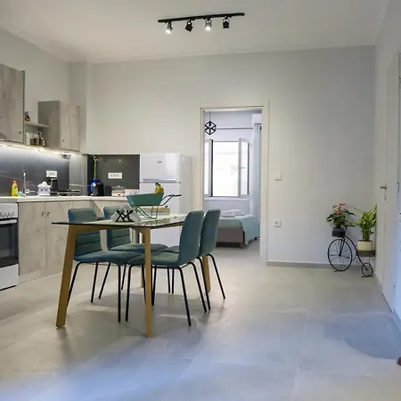 The House Of Johnkou Apartament *