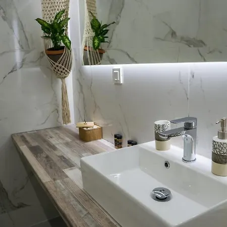 The House Of Johnkou Апартаменты *